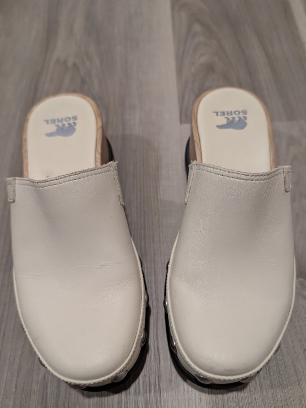 Sorel | Roam'n RVT Studded Leather Platform Mule Clogs In Chalk White - Picture 3 of 16